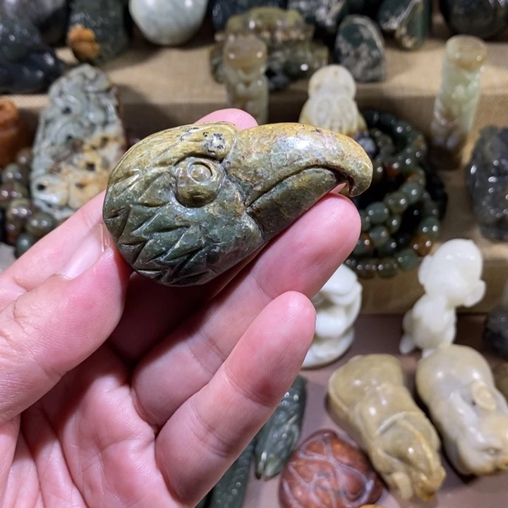透闪石质玉未镶嵌挂件