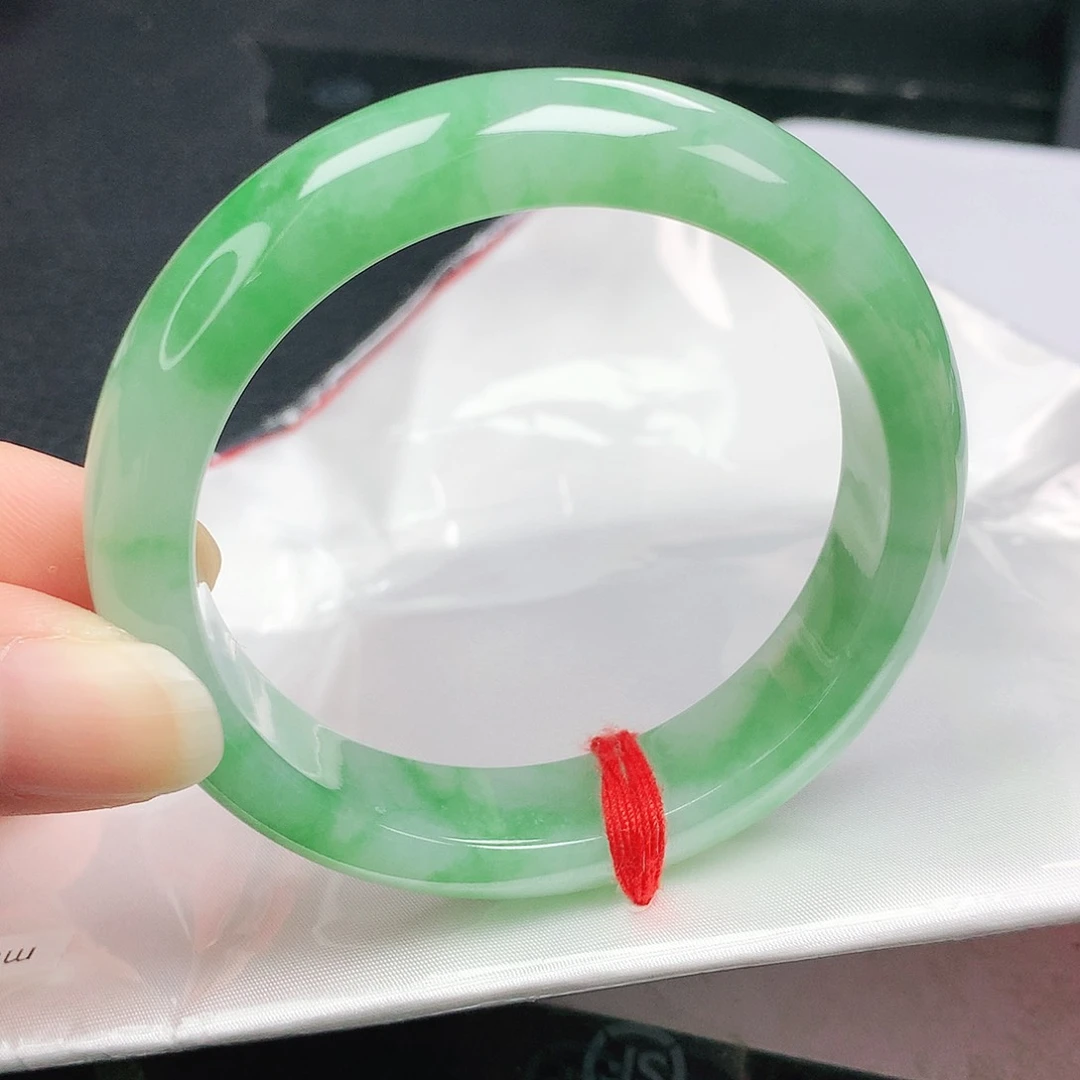 翡翠手镯未镶嵌正