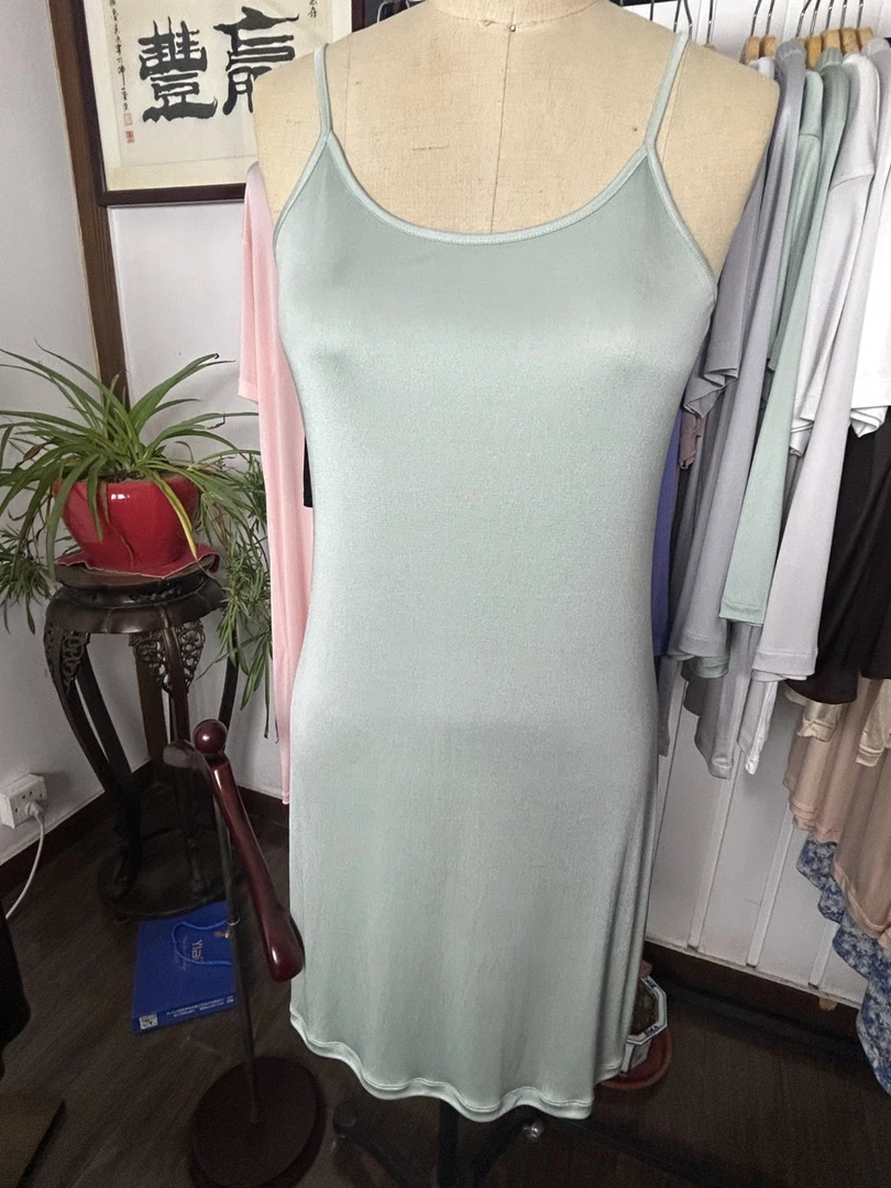 桑蚕丝针织长款吊带裙，桑蚕丝针织长款背心裙