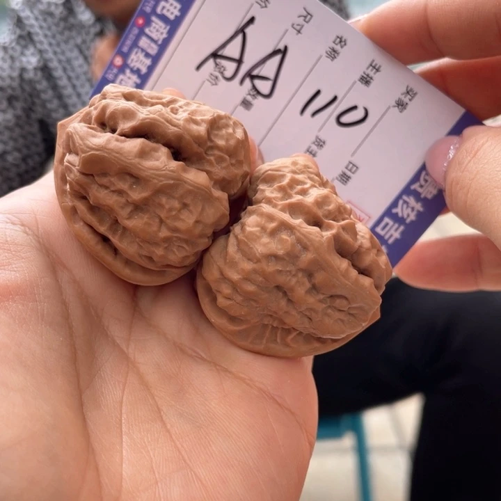 把件核桃39左右三角蛤蟆头红皮