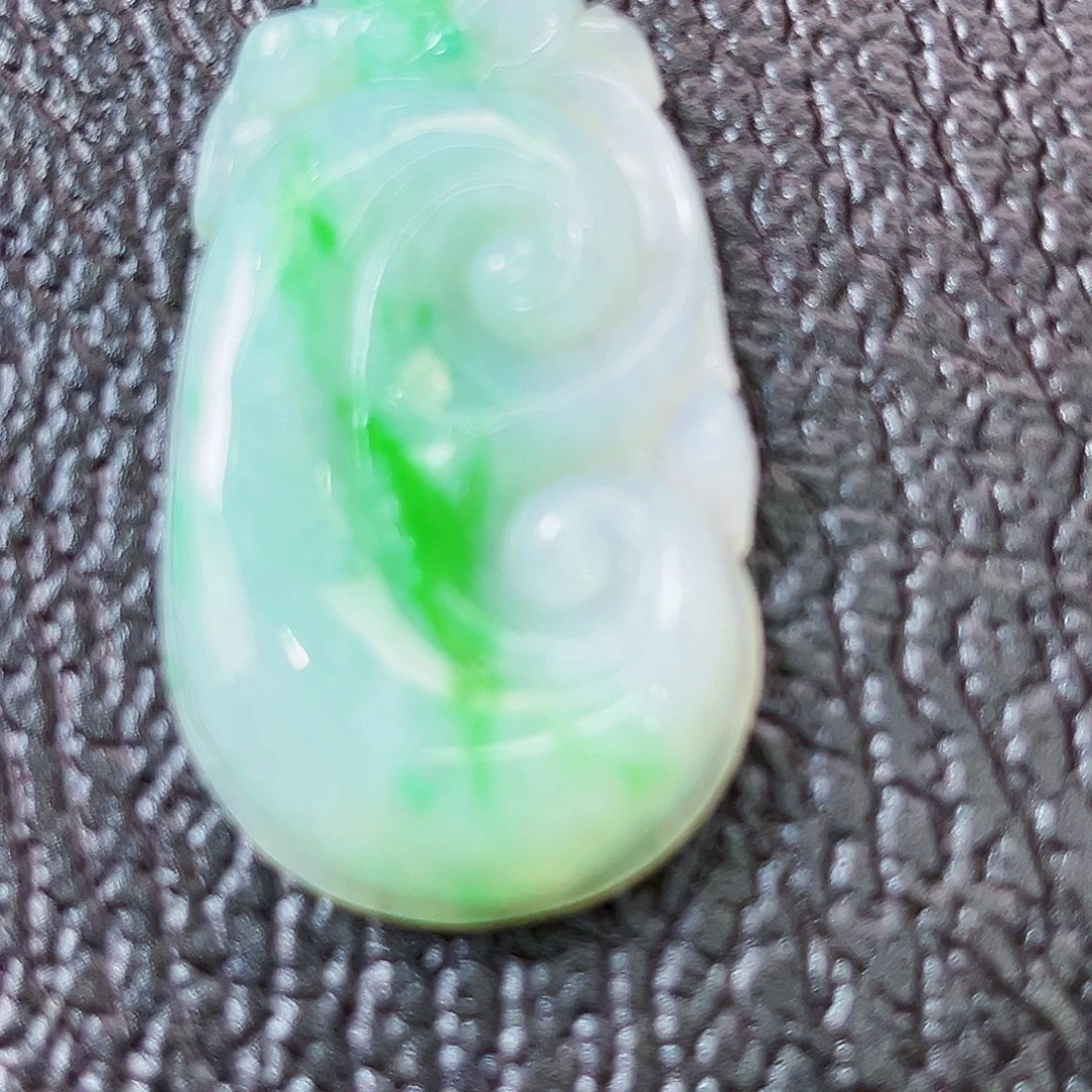 颈饰18K金镶嵌翡翠