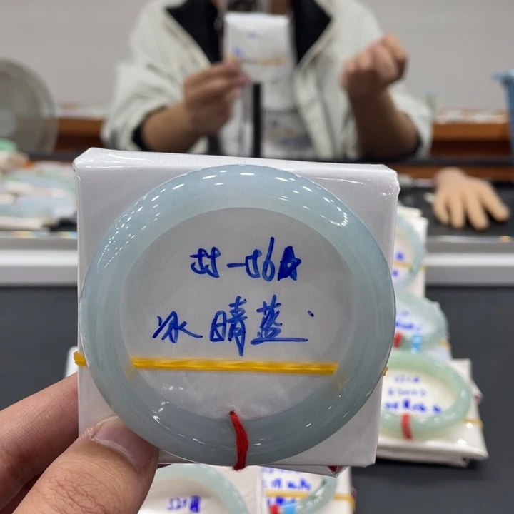 翡翠未镶嵌手镯缅甸翡翠