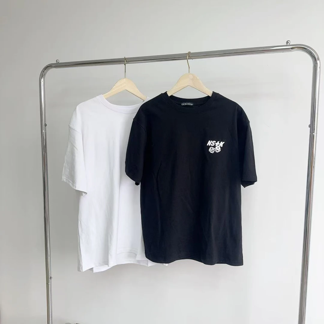 N212 圆领后背骰子图案印花休闲短袖