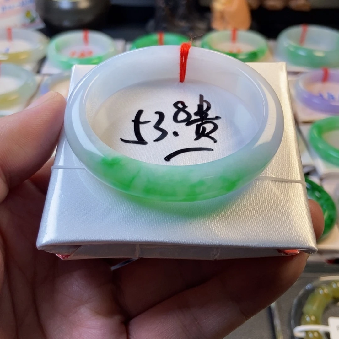 翡翠未镶嵌手镯47飘绿贵妃