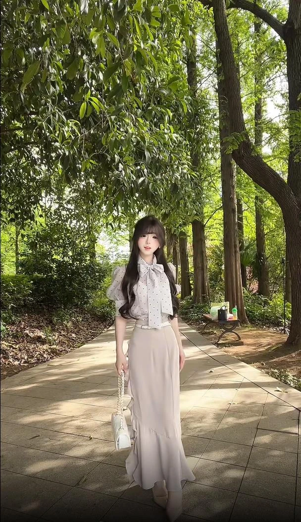 【清楚系法则】夏季灯笼袖微透纱感波点纱质蝴蝶结衬衫配不规则半裙