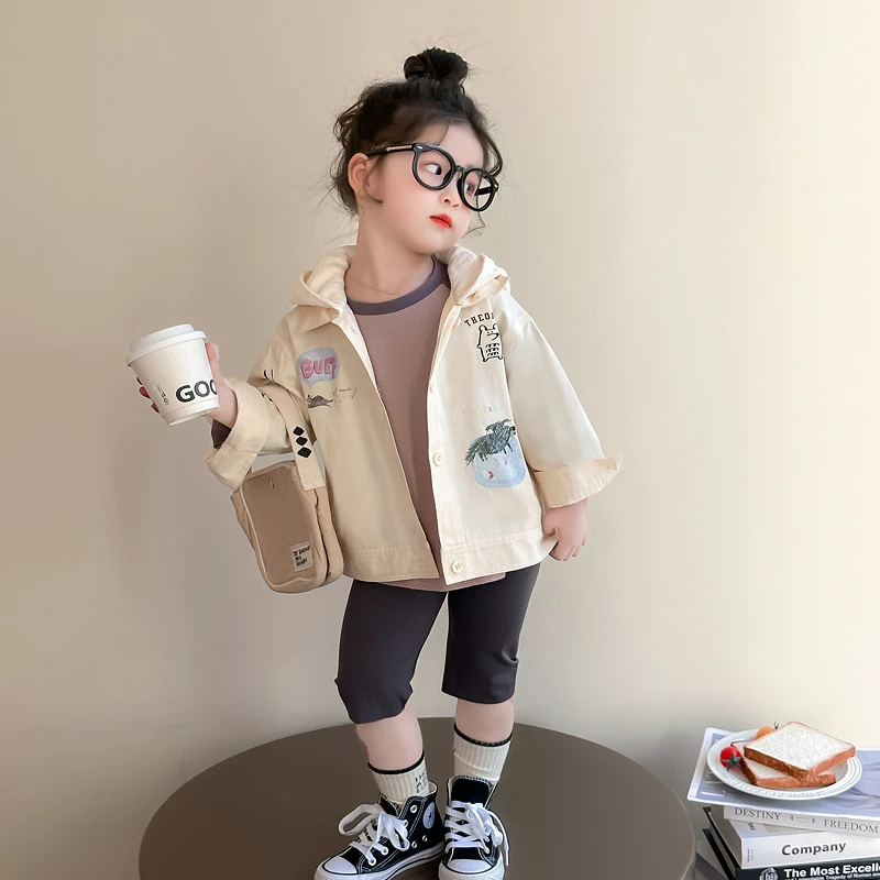 女童休闲卡通外套春款洋气儿童薄款宝宝上衣连帽风衣女孩春秋装潮