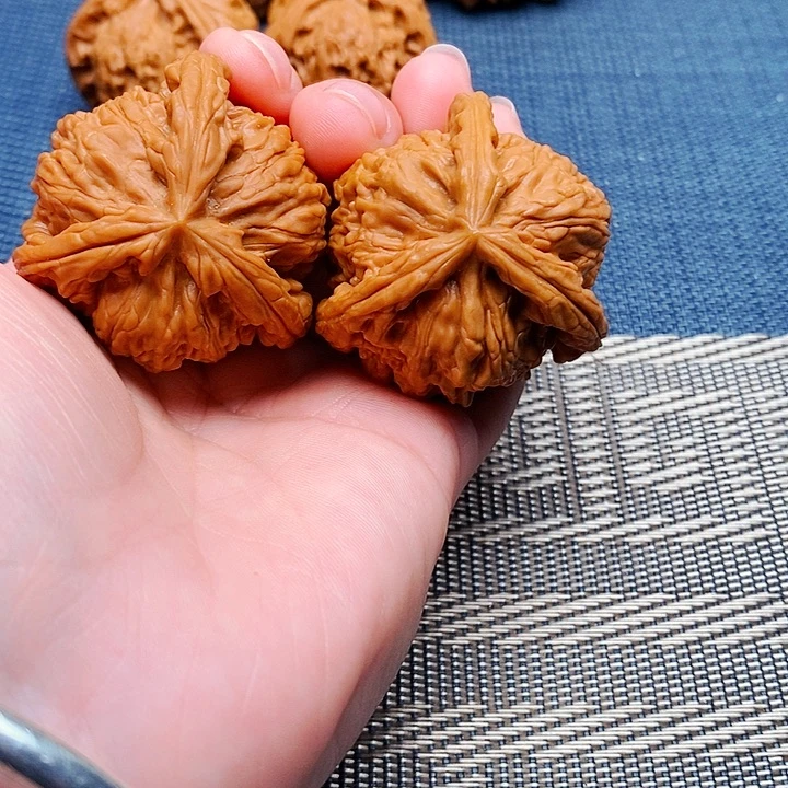 哈***0吊坠文玩核桃三棱