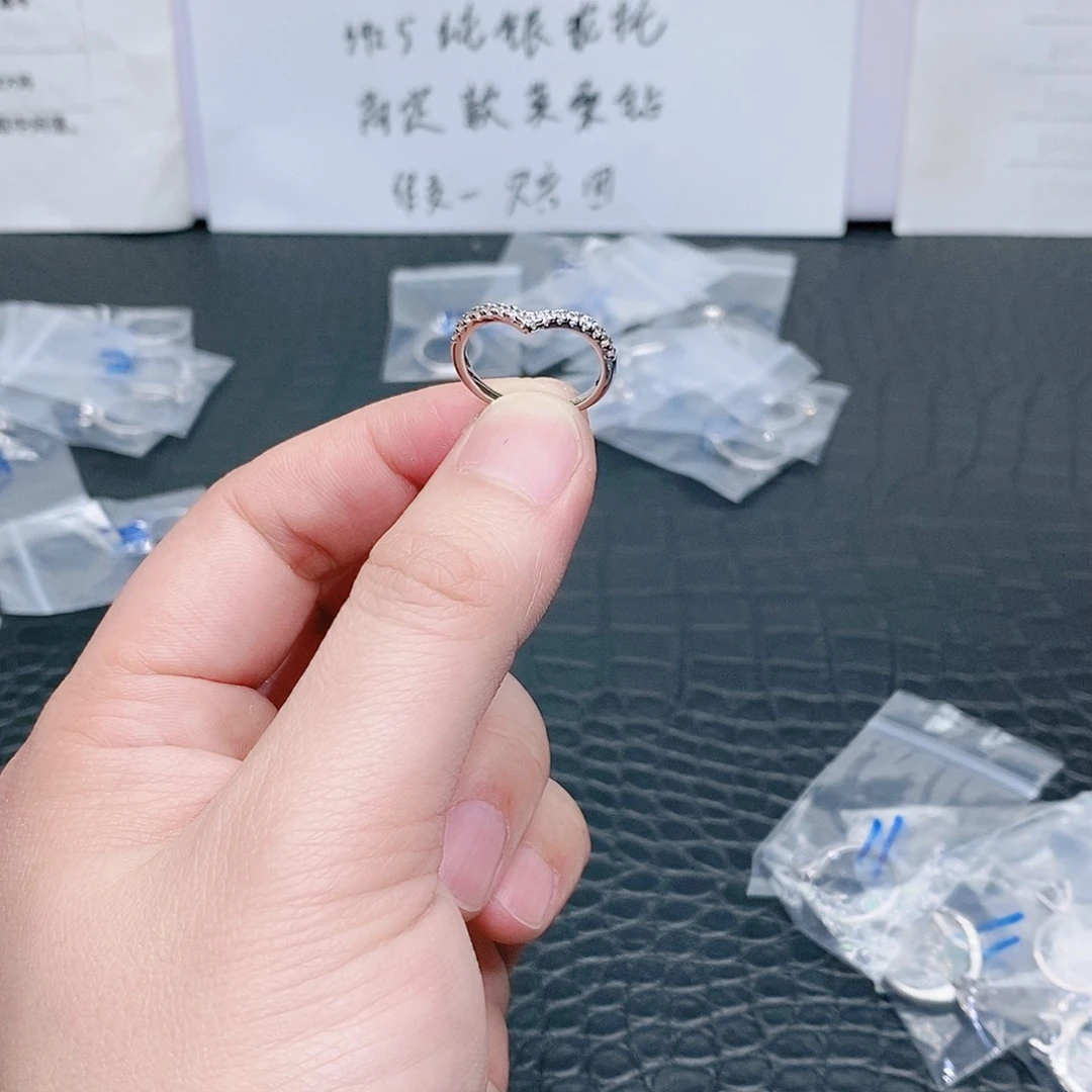 合成碳硅石925银V排14码