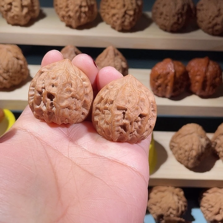 全品原树果金鱼肚核桃吊坠