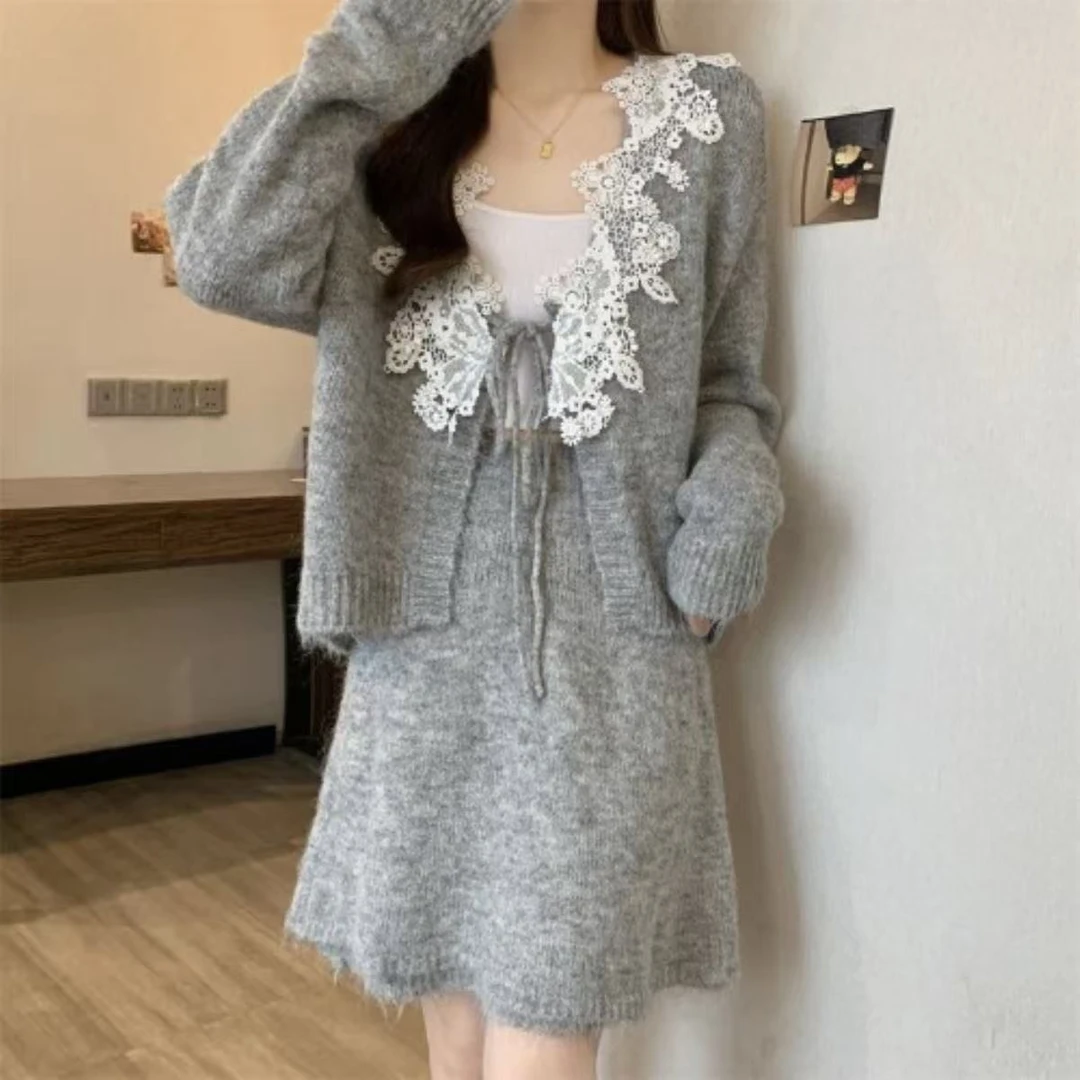 2025秋冬新款设计V领针织衫毛衣开衫外套女巨好看半身裙两件套装