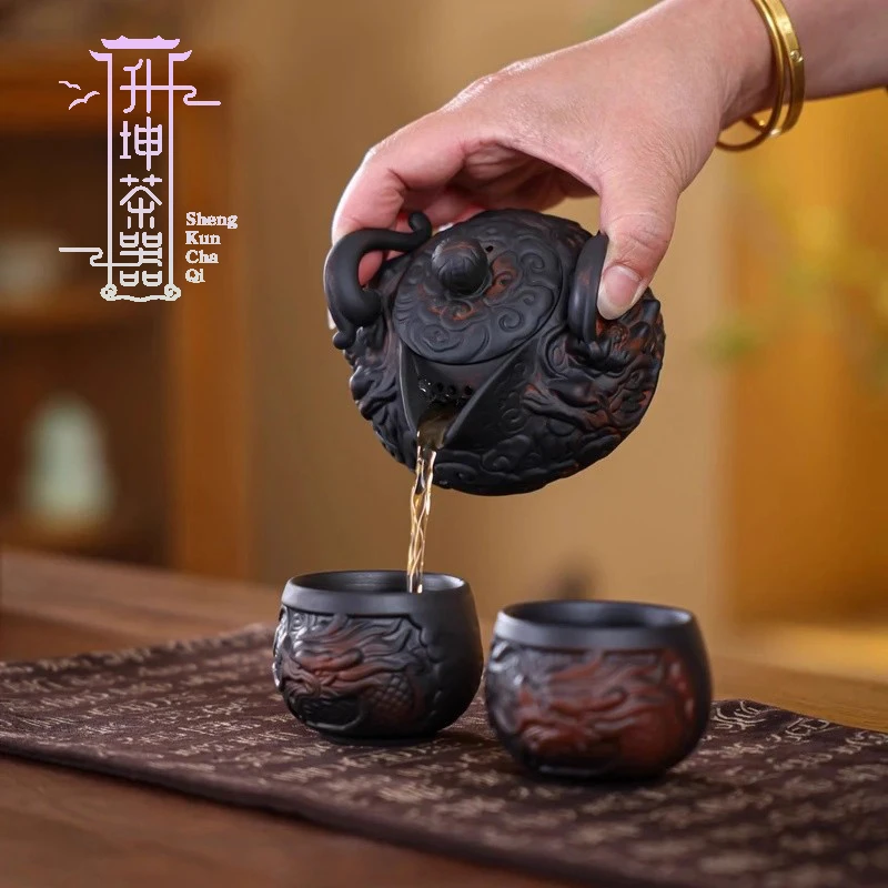 紫陶飞龙手抓壶泡茶壶正宗建水紫陶复古堆雕手工便携式旅行紫砂壶