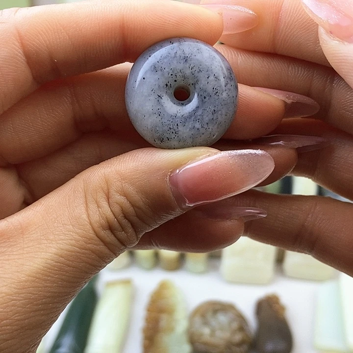 和田玉未镶嵌颈饰点墨青花平安扣精美吊坠