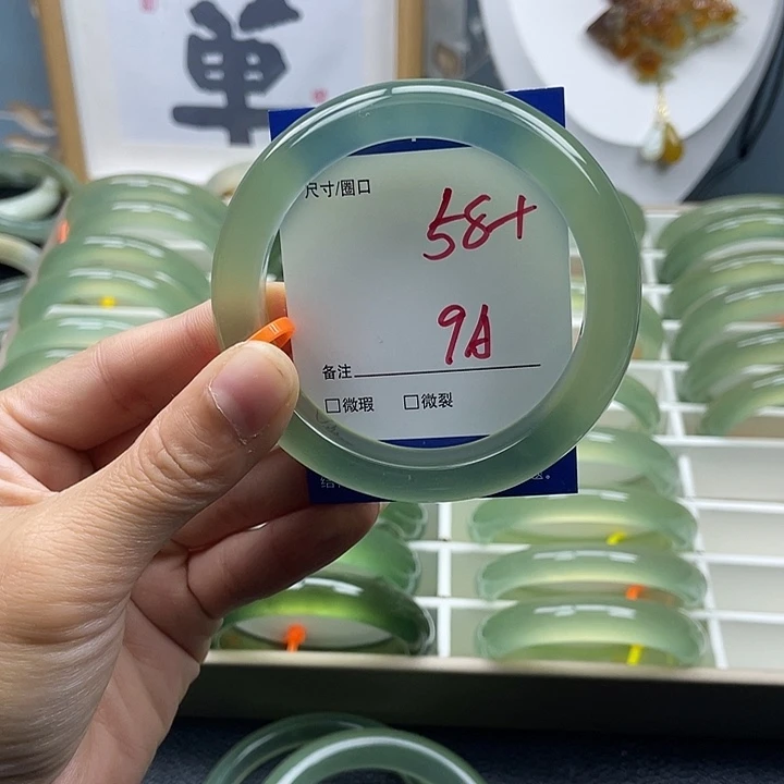 美***林蛇纹石玉未镶嵌手镯