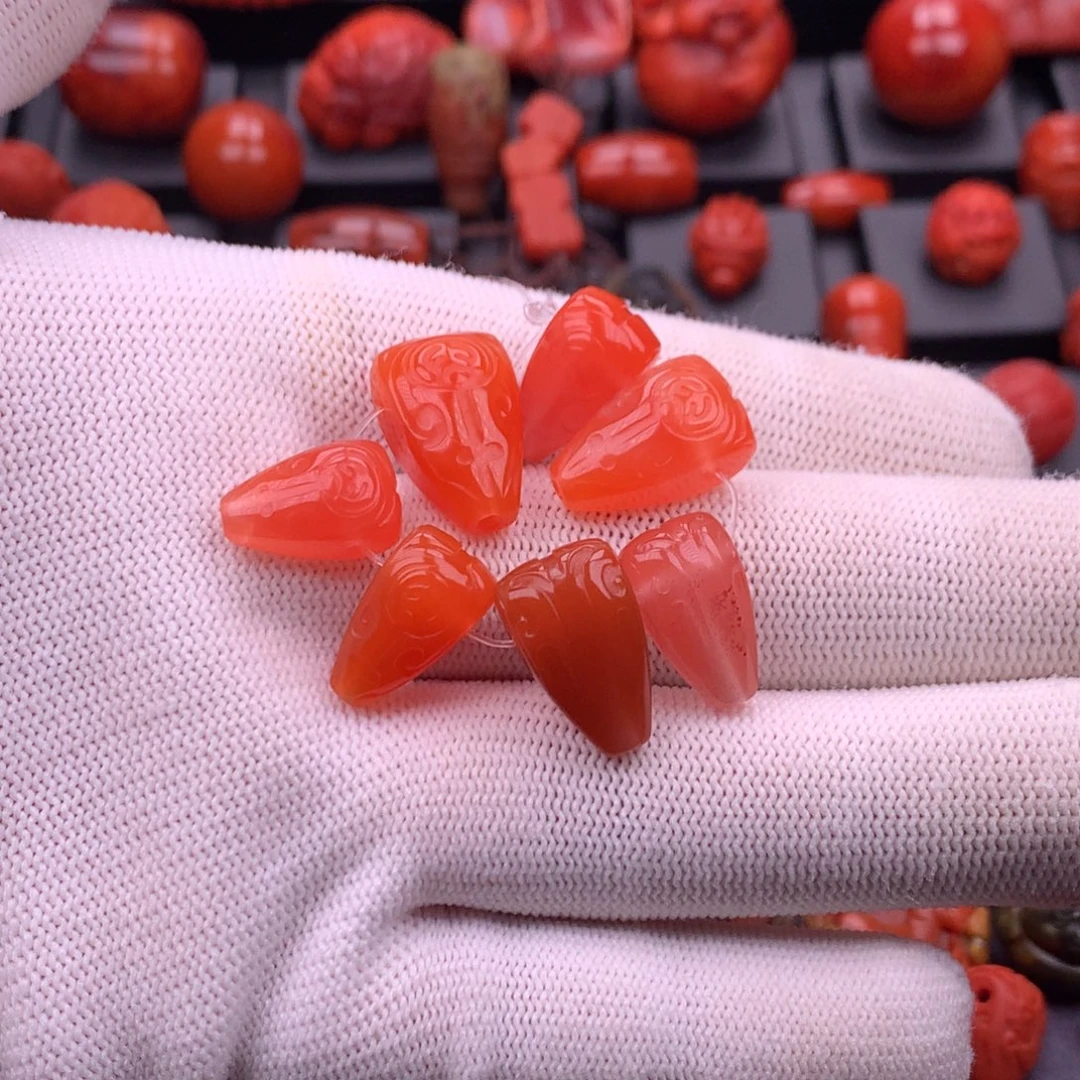 南红玛瑙未镶嵌南红精工雕刻三通多样性发其一，尺寸任选