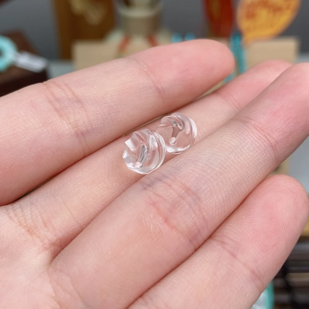 水晶雕刻未镶嵌天然水晶扭扭珠一对