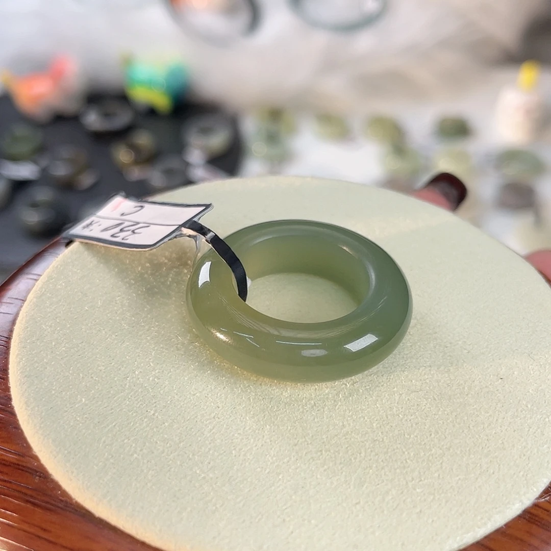 和田玉未镶嵌戒指k46湖水绿甜甜圈18.2