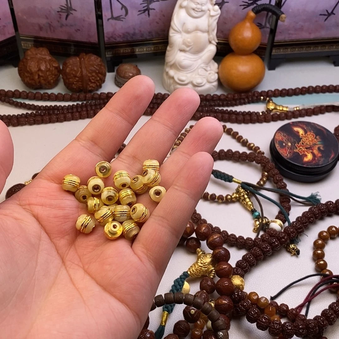 未镶嵌蜜蜡裸石。。。。。。。。。。。。