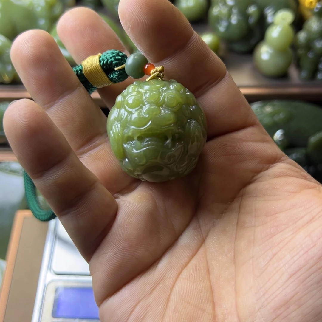 岫岩老玉（透闪石质玉）把件未镶嵌铁***菜