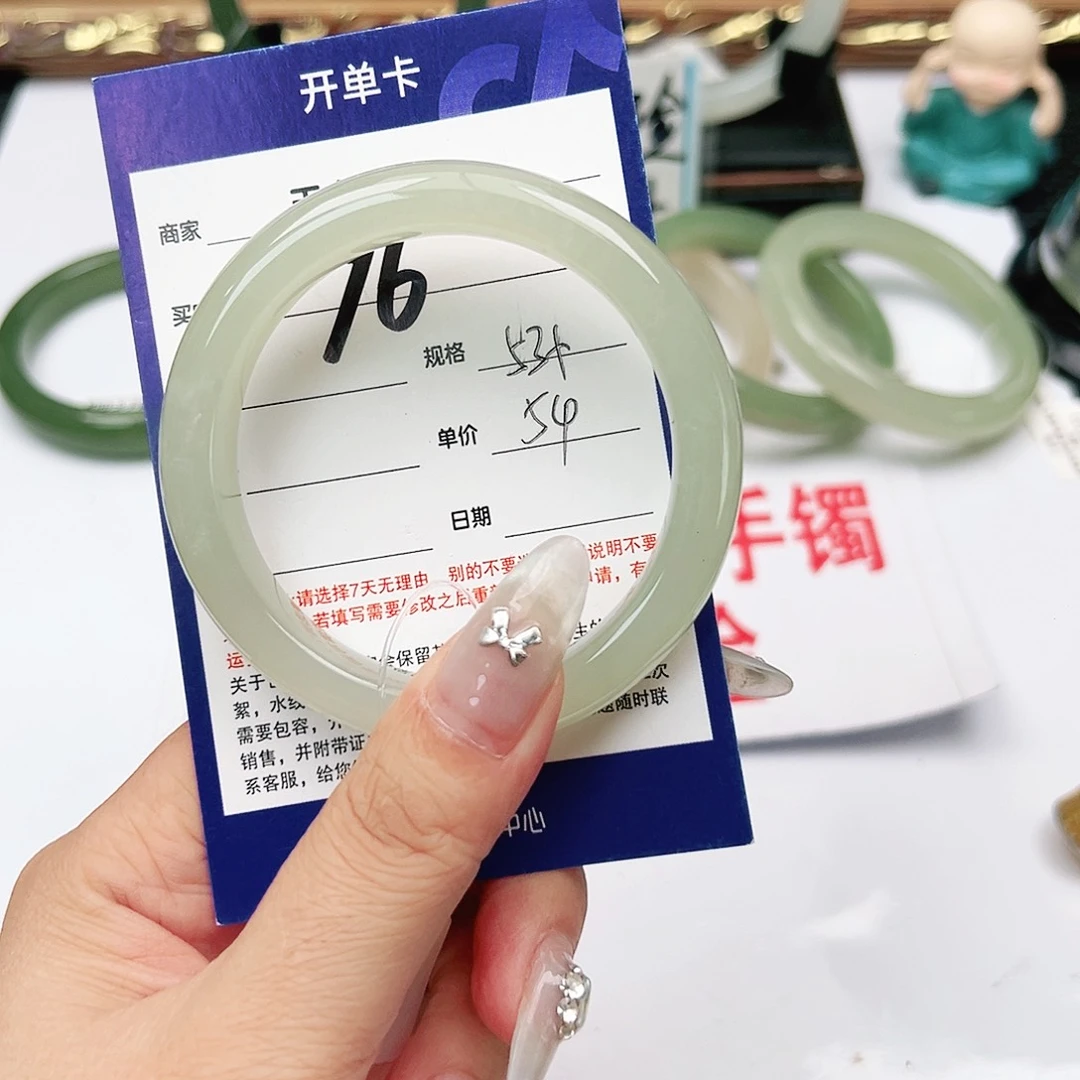 和田玉手镯未镶嵌