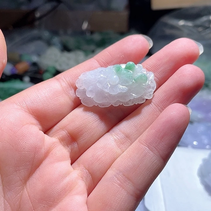 翡翠未镶嵌颈饰金**虹天