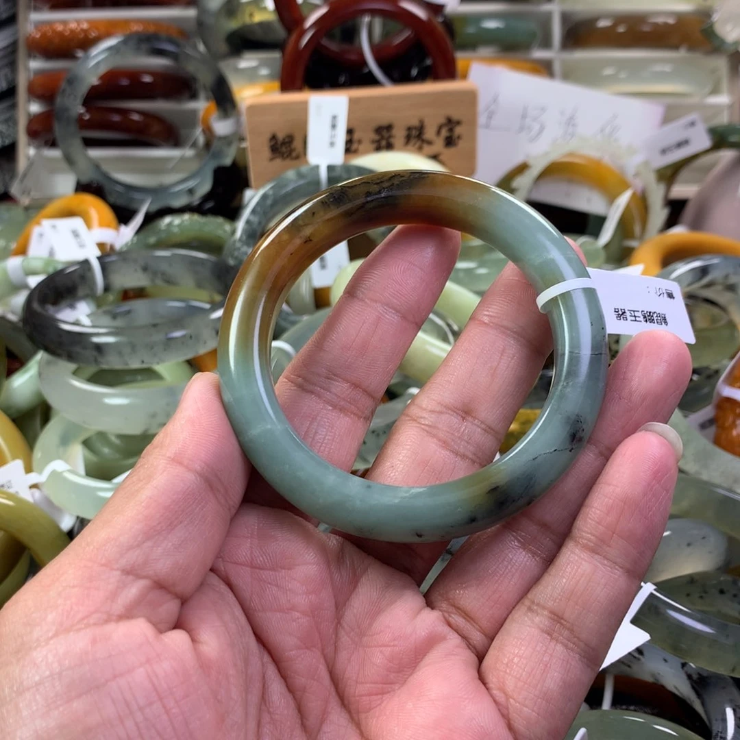 蛇纹石玉手镯未镶嵌