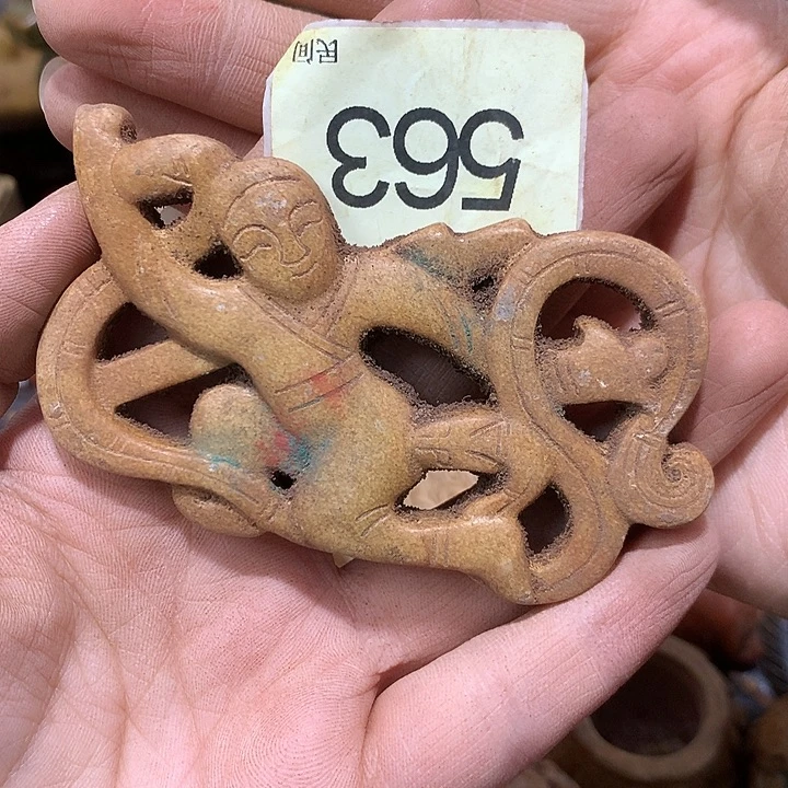 樱***萄和田玉未镶嵌颈饰