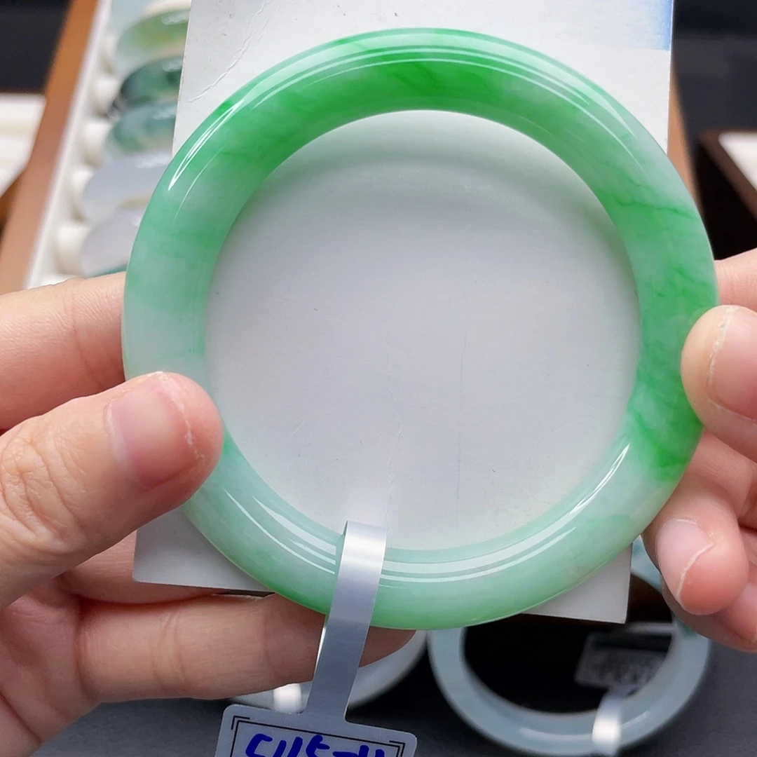 翡翠未镶嵌手镯55白底青