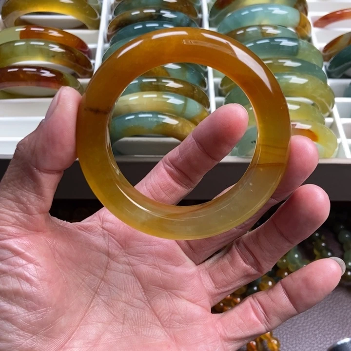 蛇纹石玉未镶嵌手镯?