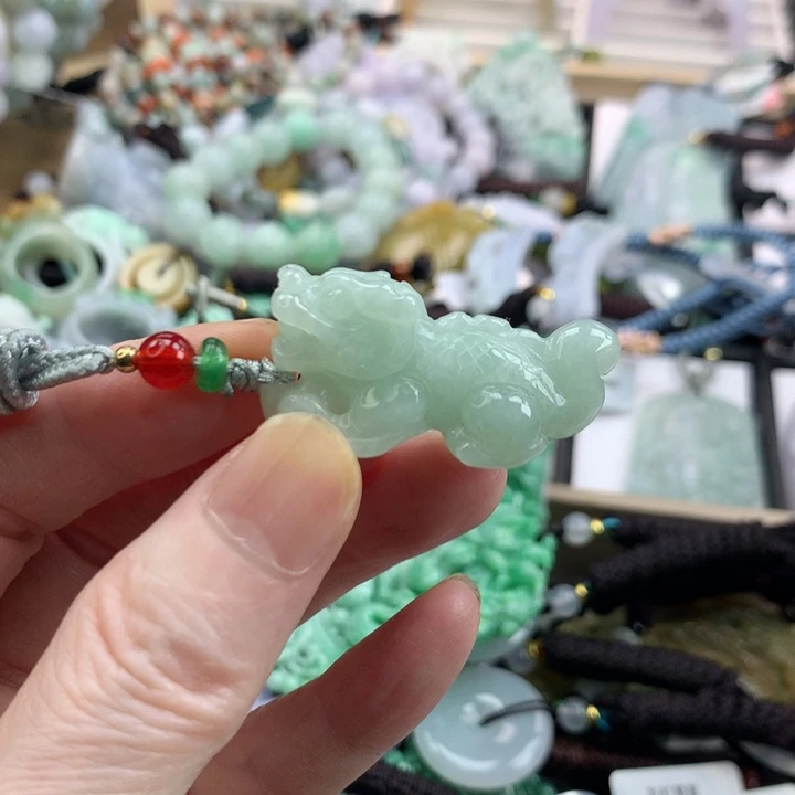 翡翠未镶嵌颈饰吊坠