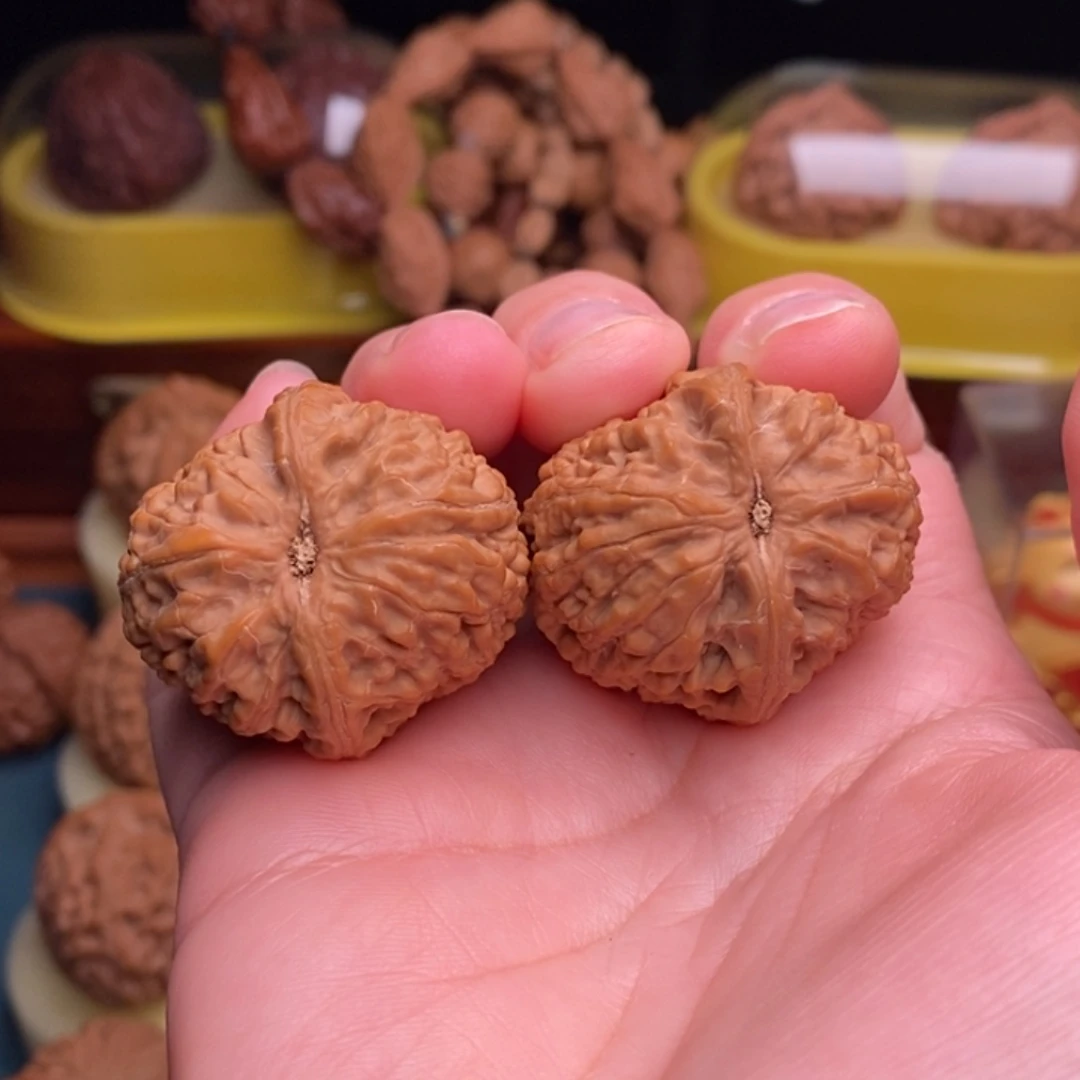 文玩核桃吊坠35滚石全