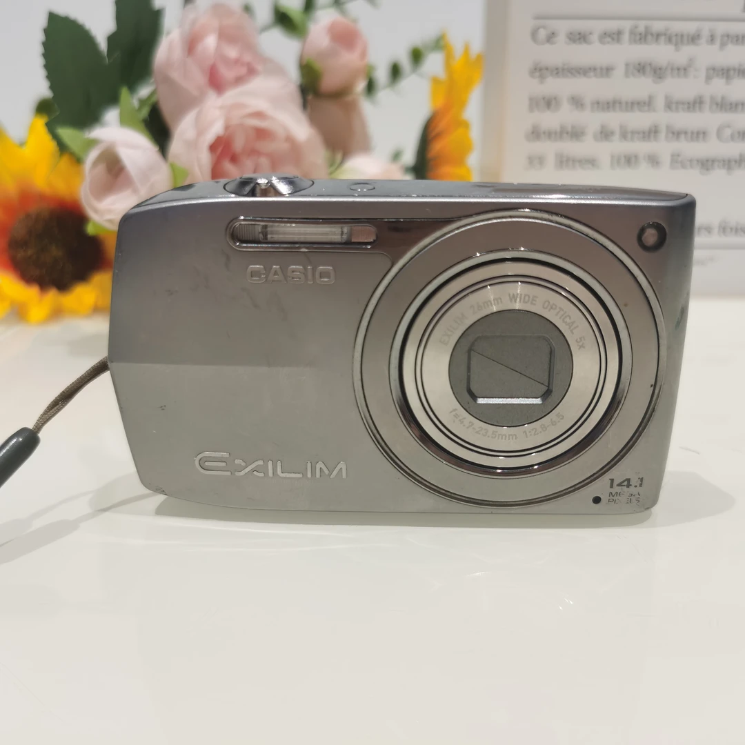 9新 Casio/卡西欧   z2000中文 1410w像素 5倍变焦 No退换