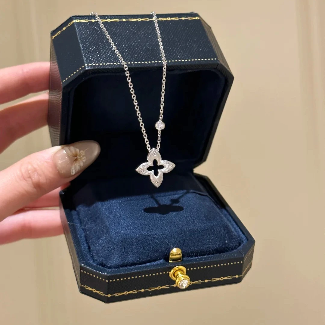 银色拉丝四叶草项链2025新款中古轻奢高级感钛钢不掉色锁骨链饰品