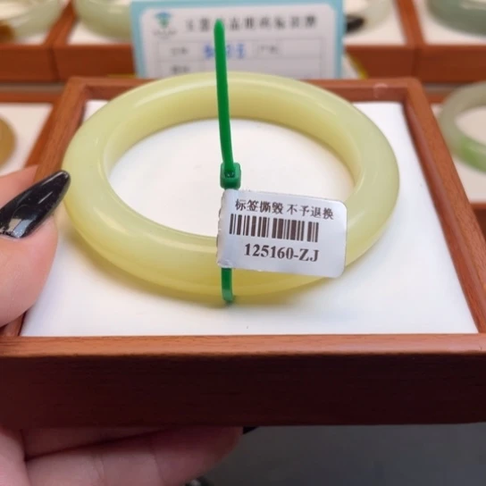 【闪购商品】未镶嵌手镯和田玉58.9