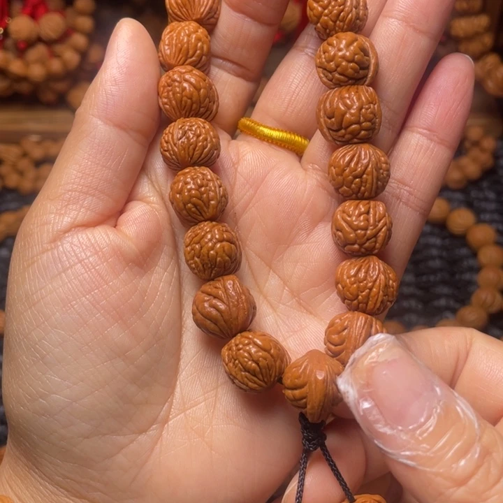 木质类龙纹桃枭挂件