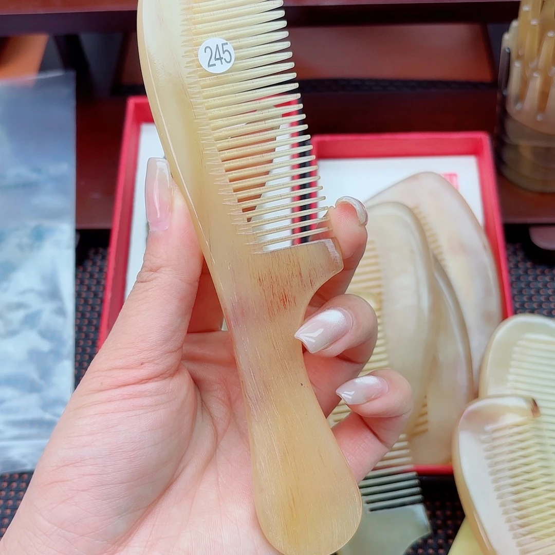 文***哥纯手工制作纯牛角梳子