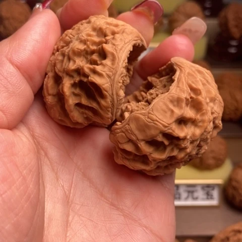 文玩核桃吊坠聚宝盆