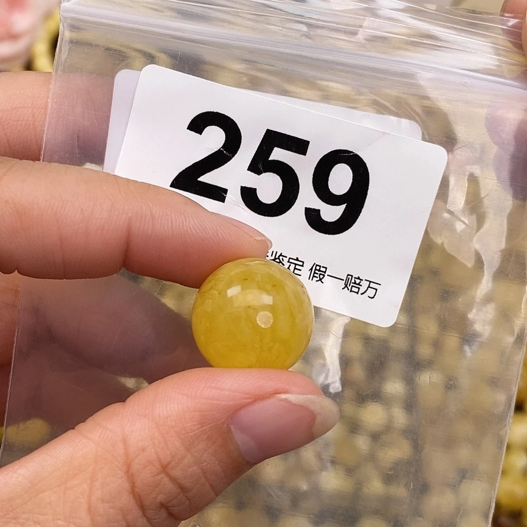 赚***金蜜蜡未镶嵌珠宝奇石18,1坑，平头