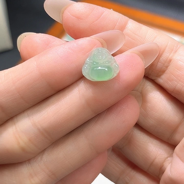 颈饰18K金镶嵌翡翠