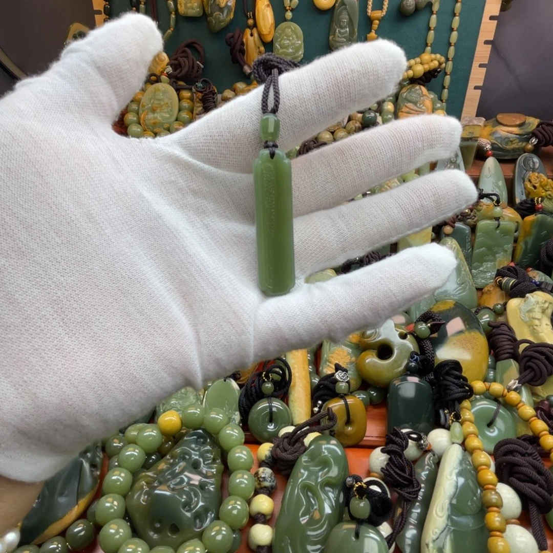 岫岩老玉（透闪石质玉）未镶嵌颈饰