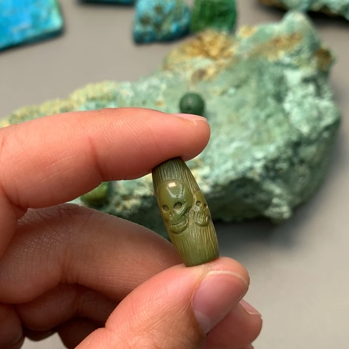 绿松石未镶嵌颈饰