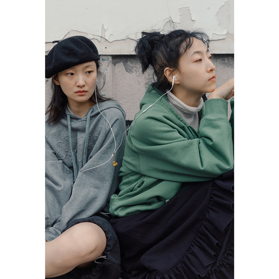 【出游卫衣】步履不停 早春贴布图案长袖卫衣全棉连帽套头上衣