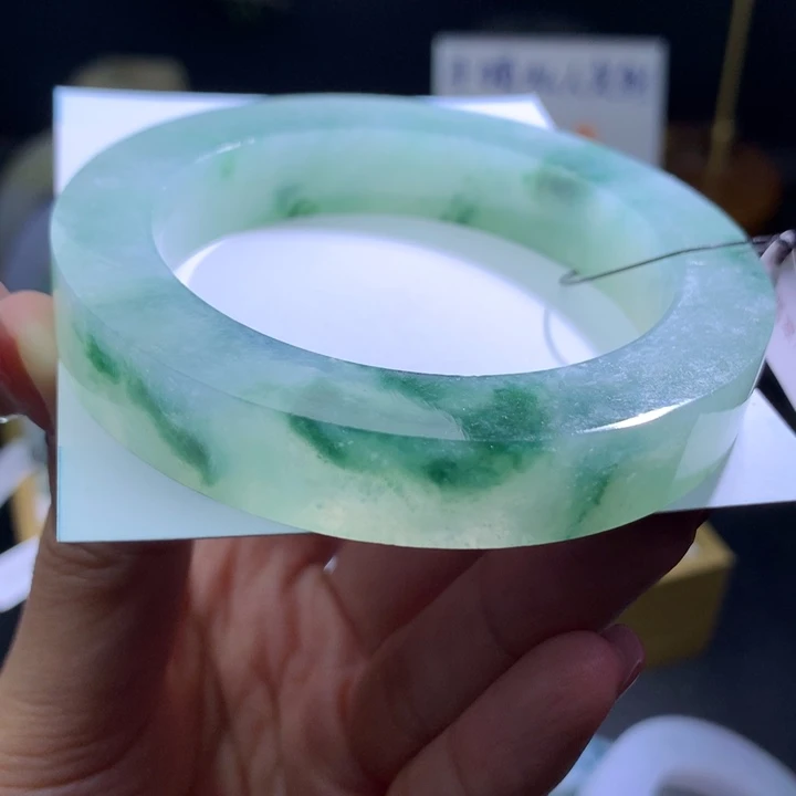 定制翡翠未镶嵌翡翠手镯