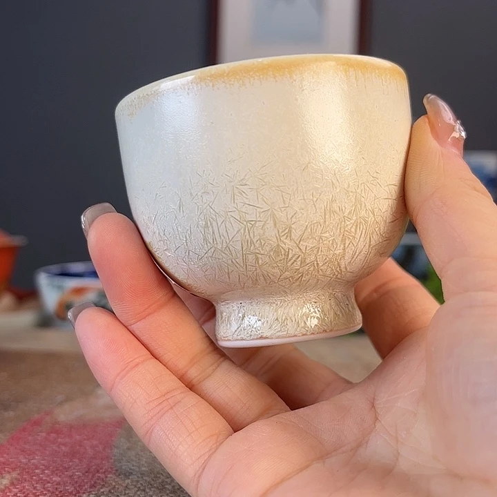摆件景德镇陶瓷茶杯里