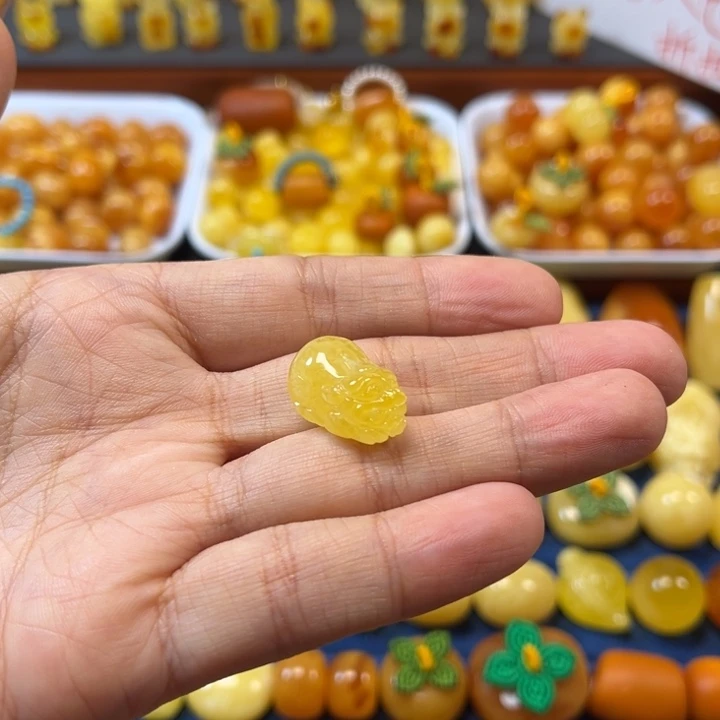 琥珀未镶嵌裸石卡18大加精工小貔貅