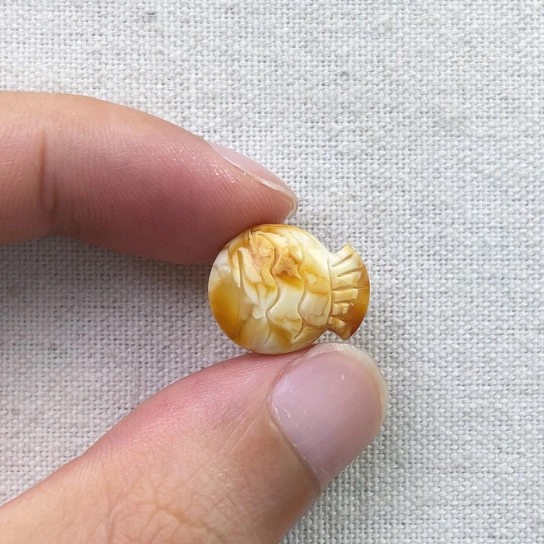 琥珀未镶嵌珠宝奇石小鱼