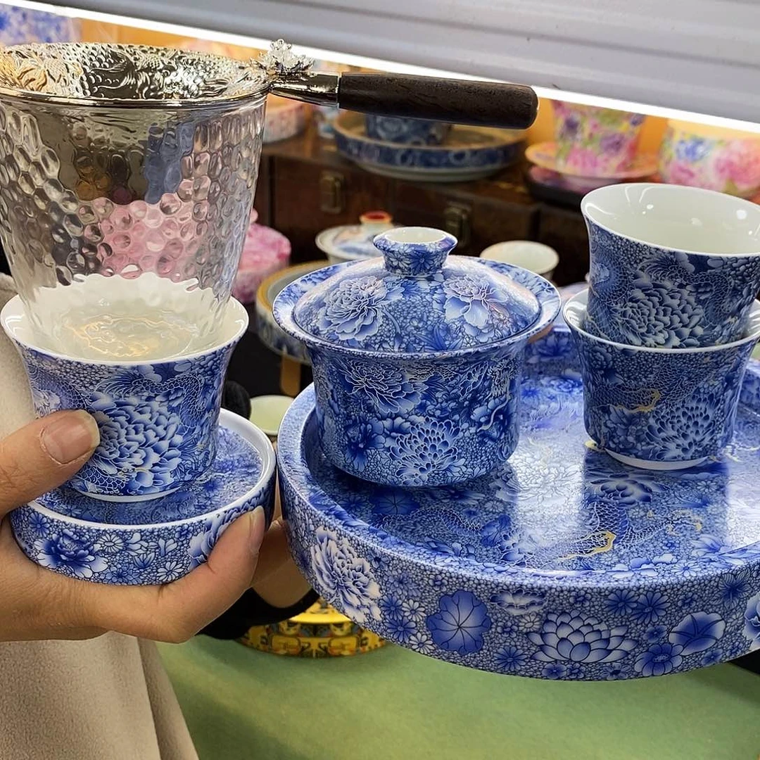 盖碗里的水煮开后放入