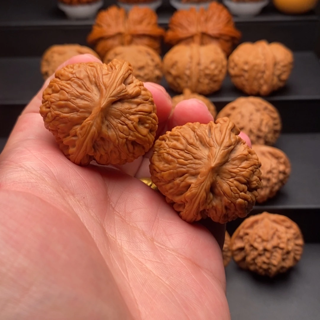 文玩核桃把件40尺野生黑金刚