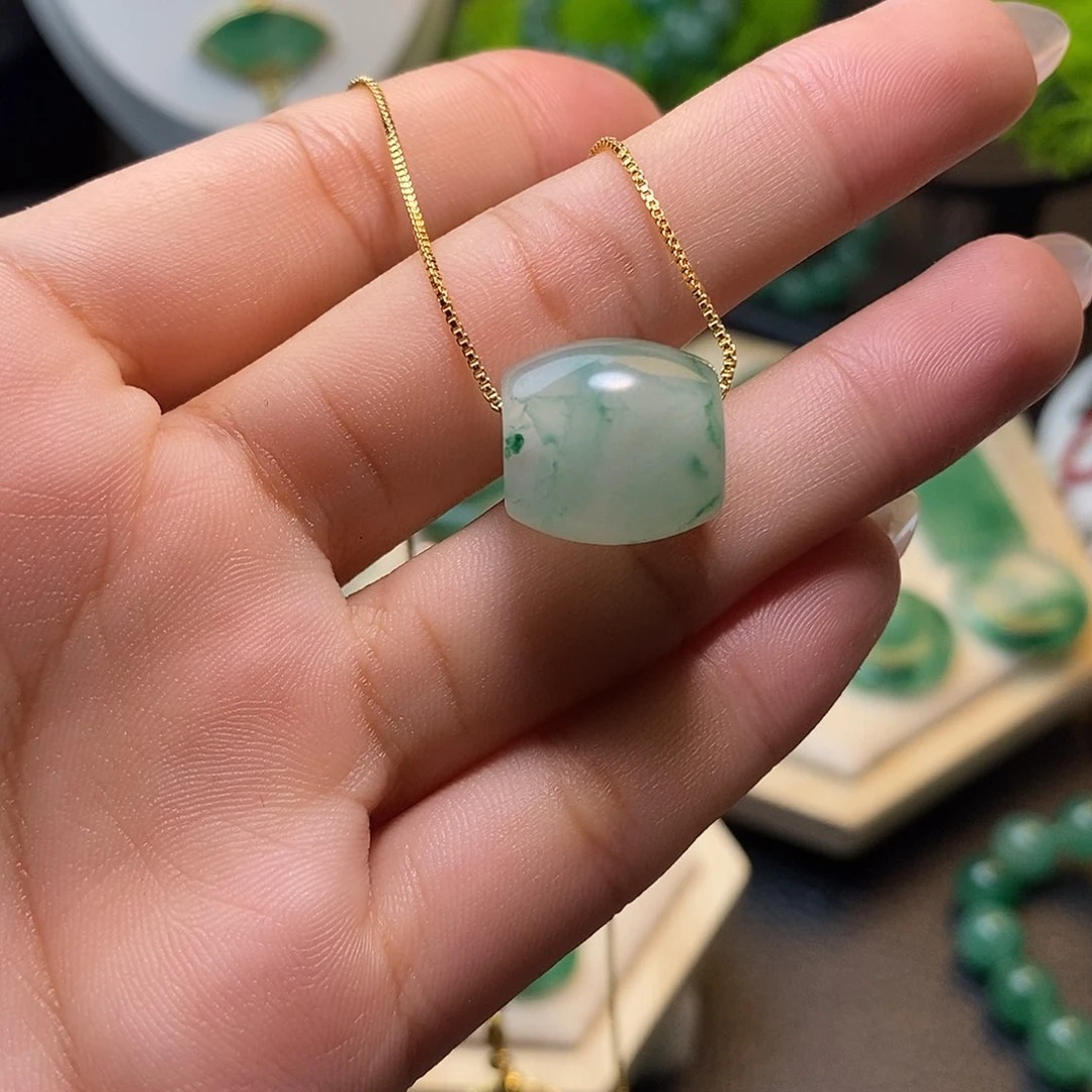 石英质玉未镶嵌颈饰