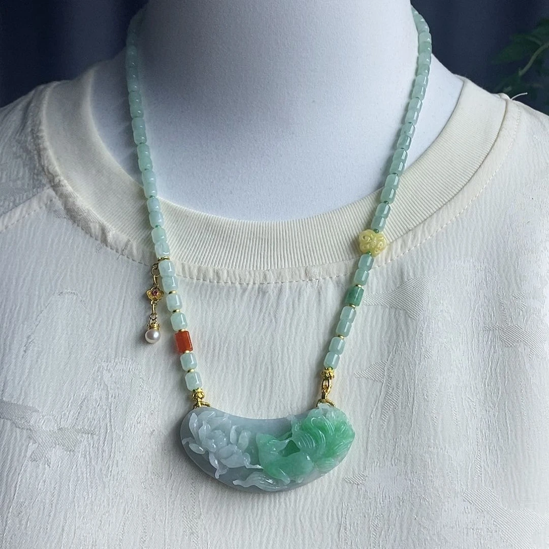 翡翠未镶嵌吊坠(赠链)