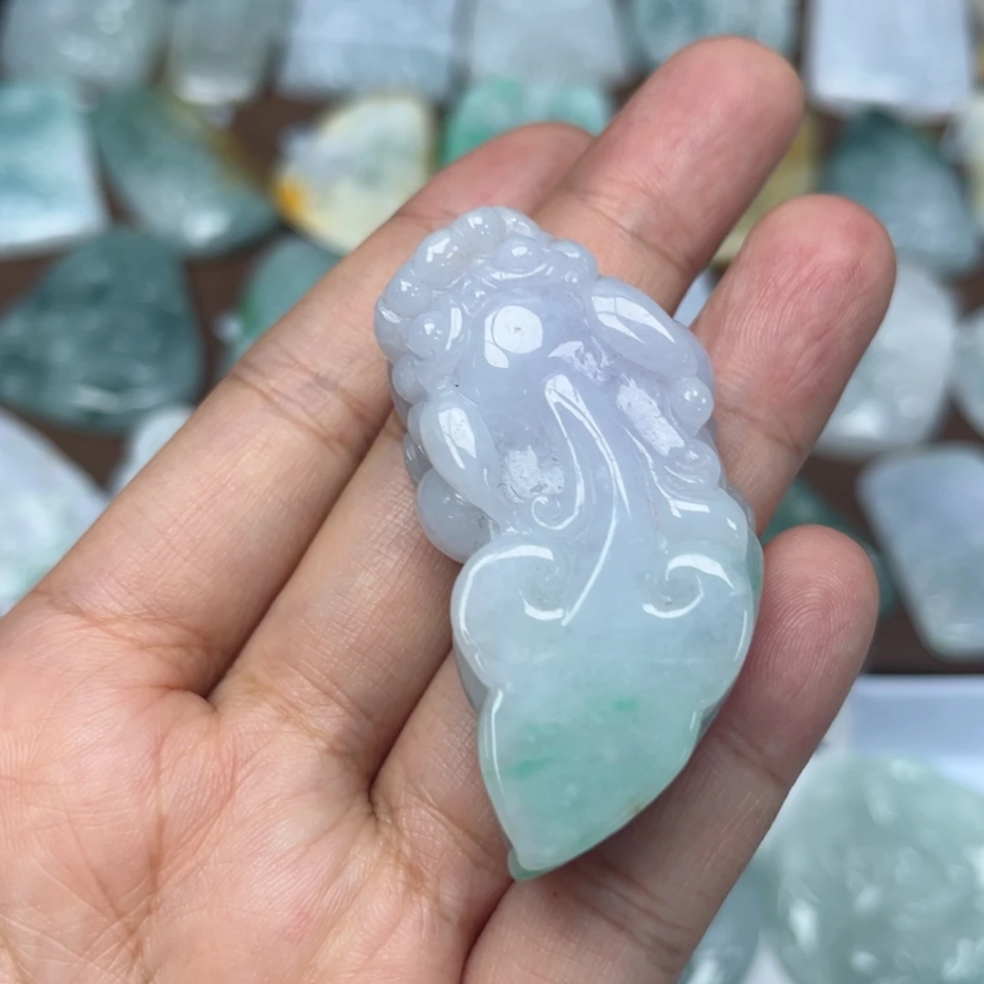 翡翠未镶嵌颈饰貔貅